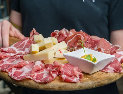 Selezione di salumi e formaggi